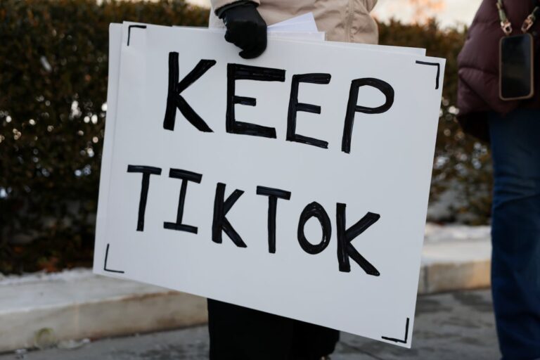 Keep TikTok sign