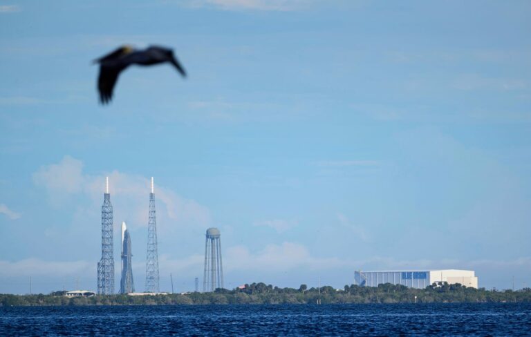 blue origin new glenn on launch pad