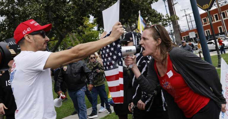 urlhttps3A2F2Fcalifornia times brightspot.s3.amazonaws.com2F332F582F5ff1ecc34f4bbc6ff3070b05a1b32F1504089 me pol rally beverly hills ces 0700