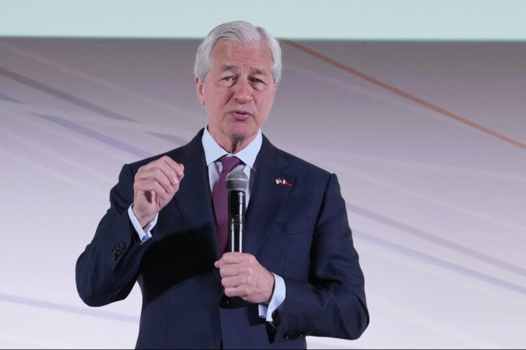 1747686627 Jamie Dimon 2214559208