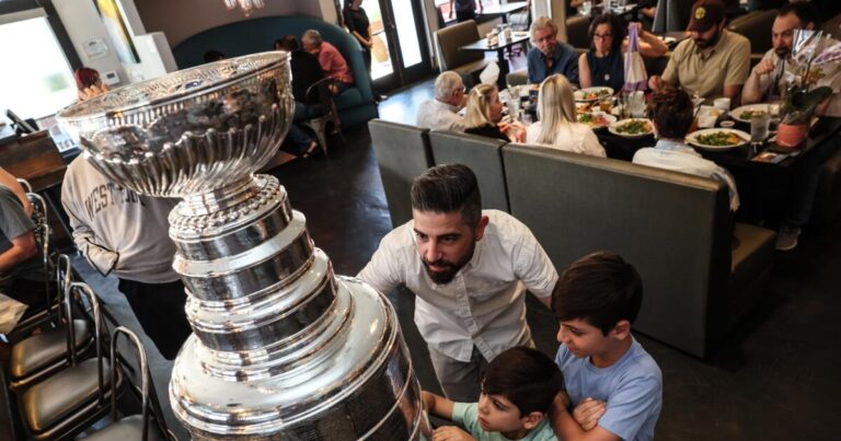 urlhttps3A2F2Fcalifornia times brightspot.s3.amazonaws.com2F652Fc02F0427baf64bc7b0dfd041f0fc3ac62F1505890 sp 0511 stanley cup rcg 309